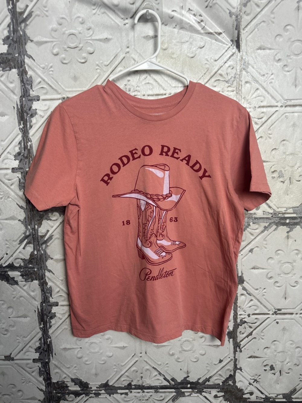 Pendleton rodeo ready cowboy hat Coral Western Graphic Tee - Picture 1 of 4